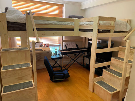 You can also make it by using two lofts and have a large open area underneath for desks, shelves or a large play or reading area. Another popular option are two lofts with one side being a bed and the other side used as a reading nook with lots of open space underneath. Shared Boys Room With Desks, Sharing Small Bedroom, Loft Bed Layout Ideas, L Shaped Beds, Fantasy Interior, Shared Boys Rooms, Separate Beds, Sharing A Room, Room Revamp