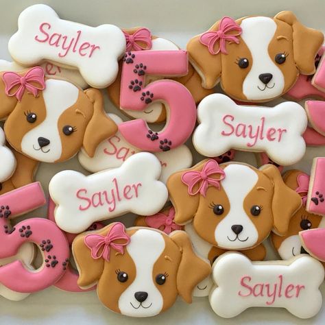 Girly puppy cookies! These just capture my heart. #decoratedcookies #sugarcookies #puppies #dog #puppyparty #woofwoof #orangecounty… Puppy Cookies, Homemade Dog Cookies, Cookies Decoradas, Puppy Birthday Parties, Puppy Birthday, Dog Birthday Party, Dog Cookies, Animal Cookies, Cookie Inspiration