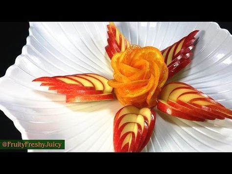 Cucumber Flower, Deco Fruit, Fruit Garnish, Fruits Decoration, How To Make Orange, Fruit And Vegetable Carving, Fruit Display, Dessert Aux Fruits, Creative Food Art