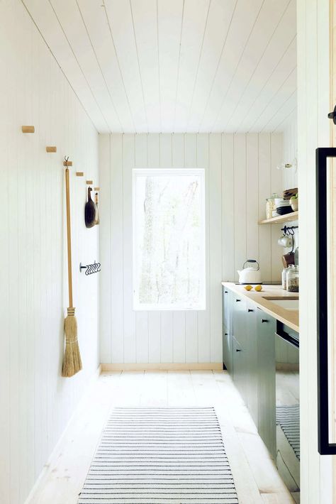 Trending on Remodelista: Spring Fling - Gardenista Nordic Cabin Interior, Scandinavian Cabin Interior, Nordic Cabin, Black Mosaic Tile, White Mosaic Tiles, Off Grid Cabin, Guest Cabin, Interior Design Work, Pine Floors