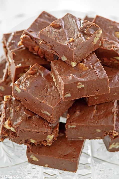 See's Candy Fudge Recipe, Marshmallow Fluff Fudge, Easy Fudge Recipe, 2 Ingredient Fudge, Chocolate Walnut Fudge, Old Fashioned Fudge, Easy Fudge, Walnut Fudge, Fudge Recipes Chocolate