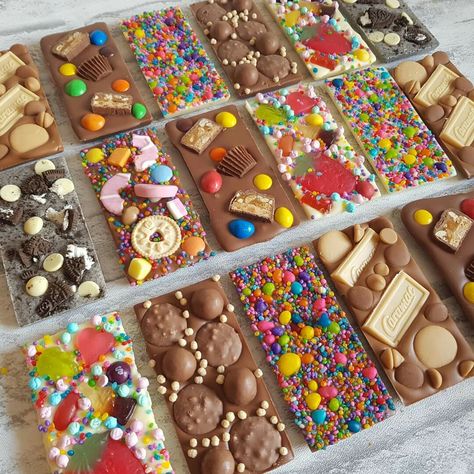 Diy Chocolate Bars, Deserturi Raw Vegan, Homemade Chocolate Bars, Chocolate Slabs, Recipes Oven, Chicken Thigh Recipes Baked, Oven Chicken, Candy Land Christmas Decorations, Candy Land Christmas Tree