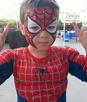 Spider Man Face Paint Easy, Easy Spiderman Face Paint, Ninja Turtle Face Paint, Kids Face Painting Easy, Spider Man Face Paint, Kids Halloween Face, Face Painting Halloween Kids, Face Painting For Kids, Superhero Face Painting