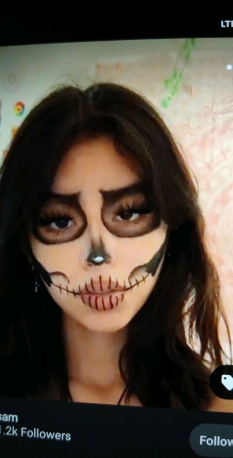 Skull Makeup Tate, Face Painting Ideas For Teens, Skeleton Half Face Makeup, Skeleton Face Paint Women, Skeleton Makeup Simple, Easy Skeleton Face Paint, Skull Face Paint Easy, Face Paint Halloween Women, Face Paint Ideas For Teens