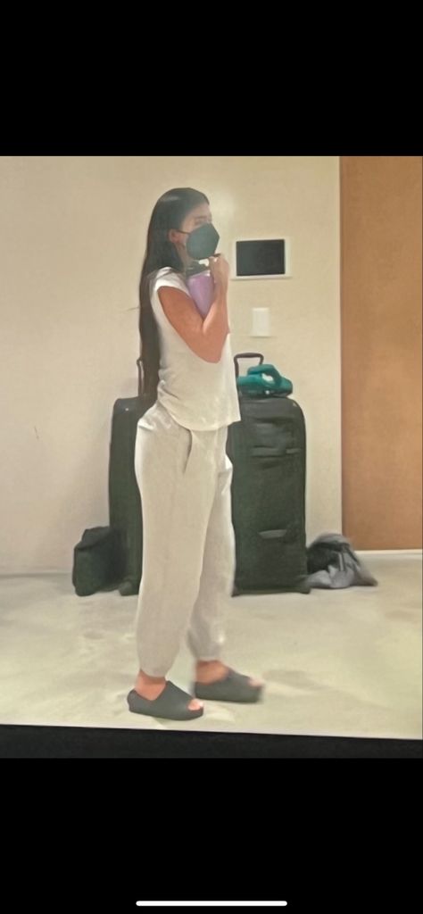 Kylie Jenner Comfy Outfits, Kylie Jenner In Sweatpants, Kylie Airport Outfits, Kylie Jenner Sweatpants, Kylie Jenner Chill Outfits, Kylie Jenner Baddie Outfits, Kylie Jenner Sweatpants Outfit, Kylie Jenner Airport Outfits, Kylie Jenner Airport