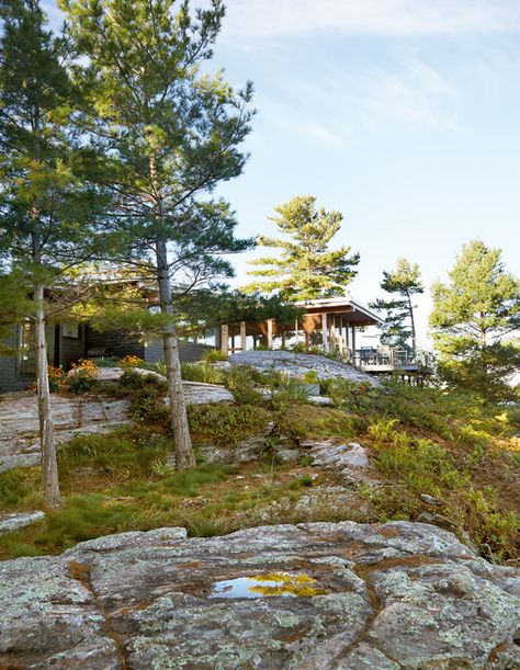 This Modern Cottage Embraces The Rugged Landscape Of Georgian Bay - House & Home West Coast House, Apartment Bedrooms, Bay Cottage, Modern Georgian, Canadian House, Rugged Landscape, Shell Knob, Lake Ideas, Small Apartment Bedrooms