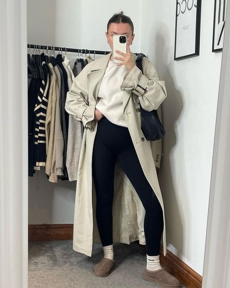 Ugg Tasman Leggings Outfit, Ugg Tasman Beige, Ugg Tasman Work Outfit, Styling Ugg Tasman, Minimal Athleisure, Ugh Tasman Outfit, Ugh Tasman, Uggs Tasman Outfit, Tasman Outfit