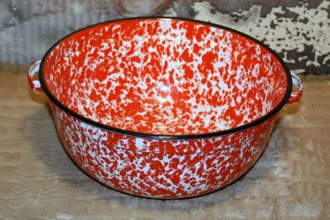 Red Speckled Enamelware | Vintage Red and White Speckled enamel bowl by CellarDoorStore on Etsy Red And White Kitchen, Enamel Bowl, My Space, Red House, Pole Barn, White Enamel, White Kitchen, Christmas Presents, Vintage Collection