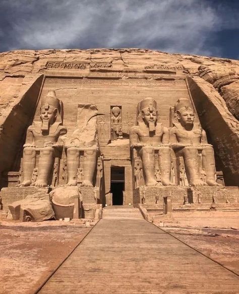 Ancient Egypt Architecture, Ancient Egypt Aesthetic, Ancient Egyptian Architecture, Pyramids Egypt, Ancient Egyptian Goddess, Egyptian Temple, Ancient Egypt History, Egypt History, Egyptian Culture