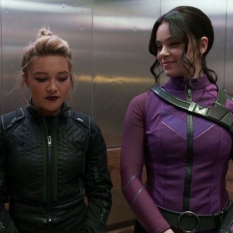 florence pugh and hailee steinfeld as yelena belova and kate bishop in hawkeye Kate Bishop Hawkeye, Yelena Belova, Kate Bishop, Marvel Actors, Marvel Women, Florence Pugh, Hailee Steinfeld, Disney Plus, Hawkeye