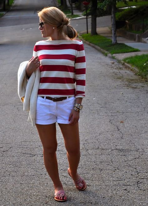 Preppy Mode, Short Blanc, Summer Shorts Outfits, Awesome Outfits, Estilo Preppy, Preppy Summer, Summer Outfit Inspiration, Treasure Box, Outfit Combinations