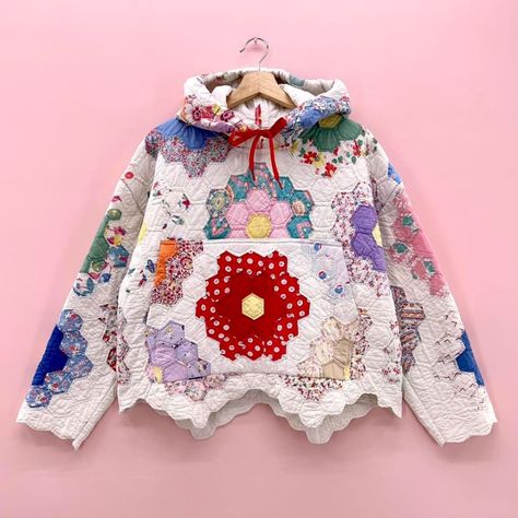 Psychic Outlaw (@psychic.outlaw) • Instagram photos and videos Quilt Hoodie, Homemade Clothing, Quilt Clothes, Quilt Coats, Reworked Clothes, Ropa Upcycling, Quilted Clothing, Flower Garden Quilt, Recycled Dress