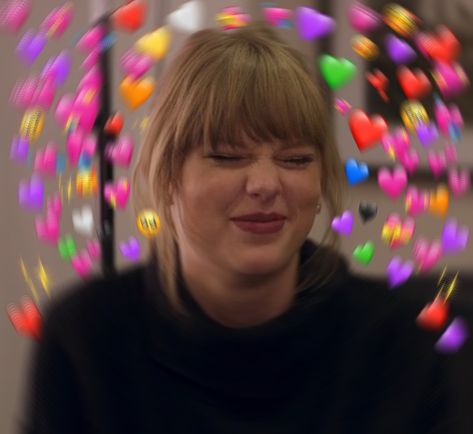 Taylor Swift Heart, Taylor Swift Profile, Capital C, Taylor Swift Fotos, Disgusted Face, Heart Meme, Swift Photo, Taylor Swift Funny, Taylor Swift Wallpaper