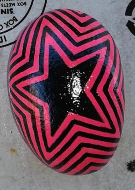 Star Painting, Rock Painting Patterns, Mandala Rocks, Rock Painting, Rock Art, Painting Ideas, Painted Rocks, Girl Birthday, Mural