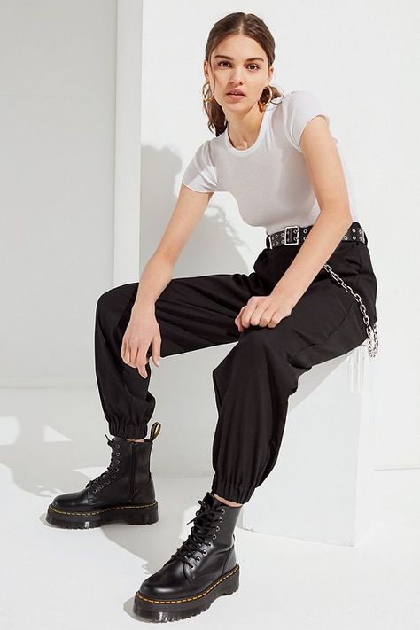 Slide View: 5: I.AM.GIA Cobain Relaxed-Fit Chain Pant Street Fashion Style, Female Pose Reference, Trendy Skirts, Women's Bottoms, I Am Gia, Poses References, Female Poses, 가을 패션, Mode Inspiration