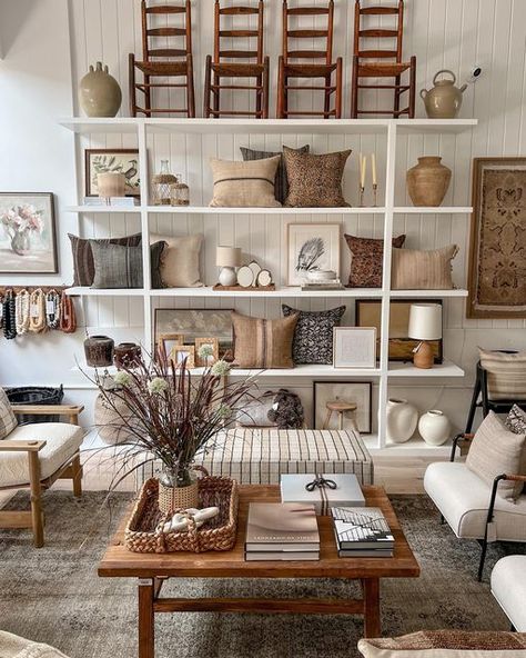 Furniture Store Display, Furniture Store Design, Shop Shelving, Showroom Decor, Retail Store Interior Design, Retail Store Interior, Store Layout, Store Interiors, Rug Shop