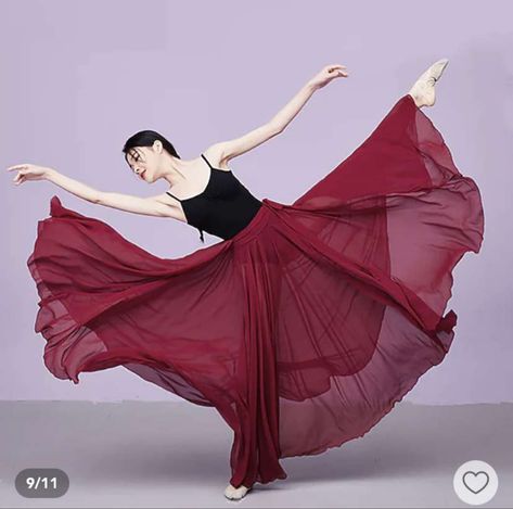 Flowy Skirt Photoshoot, Skirt Poses, Flowy Outfit, Circle Skirt Outfits, Flamenco Fashion, Dancer Pose, Big Skirts, Performance Training, Ballet Photos