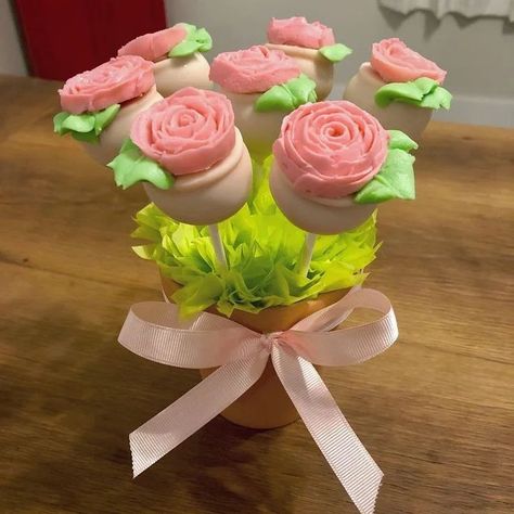 Have a sweet day 🌹 💛💚 Kuningiz shirin o'tsin😇🥰 Mother’s Day Cake Pop Bouquet, Cakepop Bouquet Diy, Mothers Day Cakepops, Flower Cake Pops Bouquet, Cake Pop Flower Bouquet, Mother’s Day Cake Pops, Cakepops Bouquet, Mothers Day Cake Pops, Cakepop Bouquet