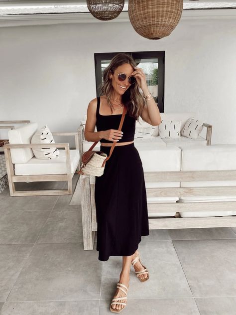 Summer Park Date Outfit, Coffee Date Summer Outfit, Spicy Date Night Outfits, Summer Outfits Dinner Night, Date Night Summer Dress, Night Out In Spain Outfit, Day To Night Summer Outfit, Late Summer Dinner Outfits, Spring Cookout Outfit