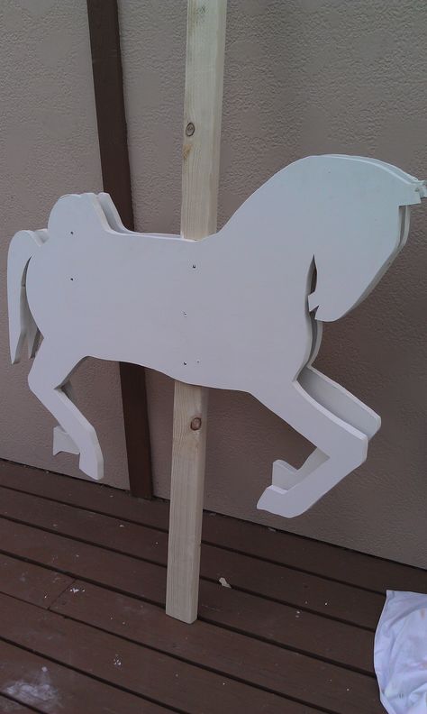 Diy Carousel Decorations, Carousel Christmas Decoration, Diy Carousel Horse, Carousel Horse Template, Diy Carousel Horse Prop, Carousel Diy, Wood Carousel, Diy Carousel, Wonderland Wedding Decorations