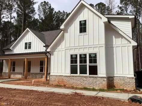 1185 Locklin Road Monroe, GA 30655 - Photo 1 of 42 White Ranch House, White Siding Exterior, Exterior Siding Colors, Board And Batten Exterior, White Exterior Houses, Home Exterior Makeover, Brick Exterior House, Exterior Makeover, White Windows