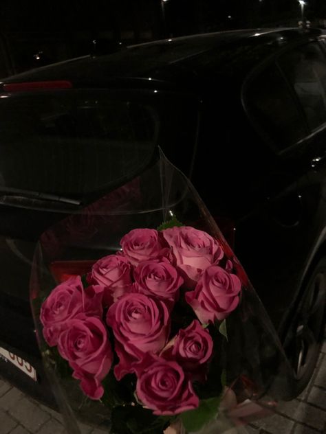 Rose Gold And Black Aesthetic, Pink Roses Bouquet Aesthetic, Mariam Aesthetic, Roses In Car, Giving Sadaqah, Driving In The Rain, I Want Flowers, Flowers At Night, Poses Travel