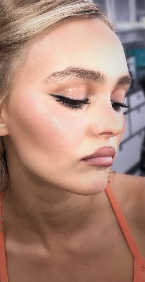 Rose Depp Makeup, Lily Rose Depp Makeup, Makeup Blue Eyes, Fair Skin Makeup, Red Lip Makeup, The Idol, Makeup Lips, Blue Lily, Her Makeup