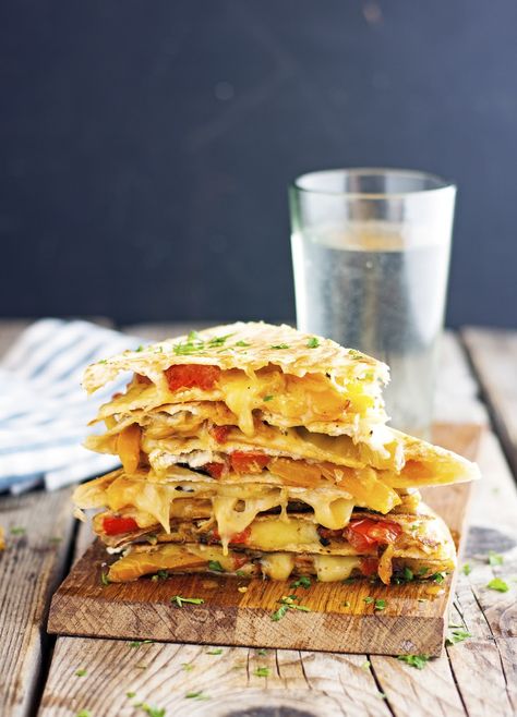 Pepper Quesadillas Pepper Quesadilla, Healthy Chicken Spaghetti, True Food, Quesadilla Recipes, Entertaining Recipes, Milk Recipes, Wrap Recipes, Red Bell Pepper, Meatless Meals