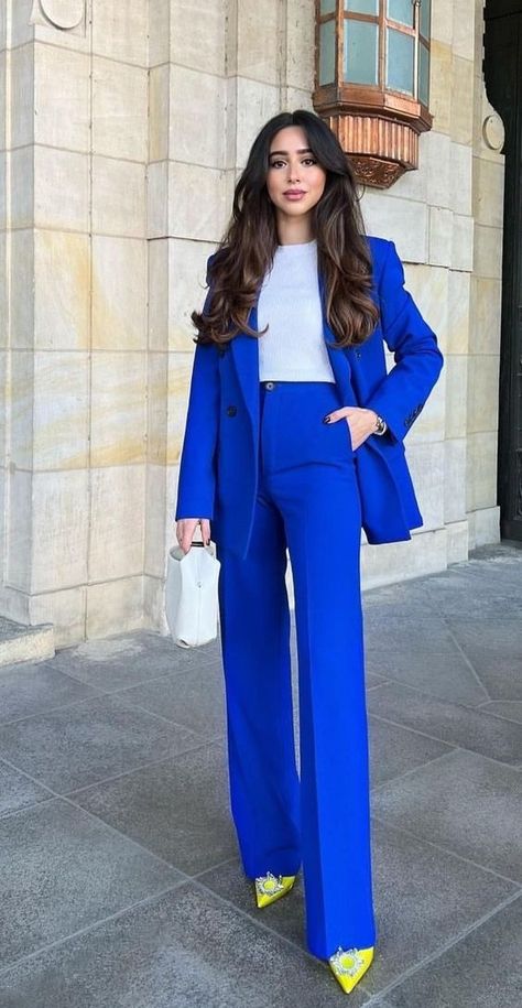 Blue Formal Suit For Women, Blue Blazer Outfits For Women Formal, Pantsuit Graduation, Indian Formals For Women, Graduation Formal Outfit, Womens Suit Fashion, Formal Pantsuits For Women, Graduation Suits For Women, Networking Event Outfit