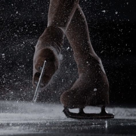 Ice Skater Aesthetic, Ice Skating Aesthetic, Winter Jam, Crystal Veil, Aesthetic Sports, Skate 3, Skating Aesthetic, Skater Aesthetic, Sports Aesthetic