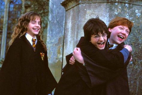 Harry Potter Fans Can Now Take Hogwarts Classes Online, Accio All Of Them To Me! Hogwarts Online, Harry Potter Fanları, Hogwarts Classes, Film Harry Potter, Jackson Avery, Harry Potter Quiz, Selma Blair, Tony Blair, Free Online Classes