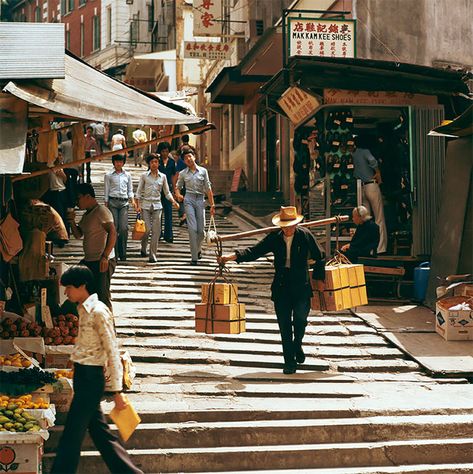 Hong Kong’s 70s and 80s Nostalgic in Keith Macgregor’s Photographs New York City Bars, History Of Hong Kong, Aviation Humor, Hong Kong Island, Downtown New York, Capitol Building, Going Out Of Business, Blade Runner, Cat Bed