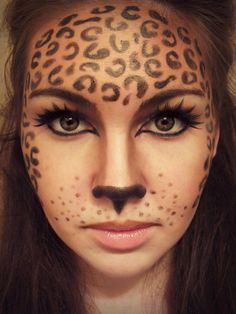 Leopard makeup for Halloween @Monica Gonzales this could be your costume dress in black and paint your face like this!!!! Makeup Fantasi, Halloween Face Paint Designs, Obličejové Masky, Makeup Zombie, Leopard Makeup, Halloween Make-up Looks, Animal Makeup, Leopard Face, Kids Face Paint