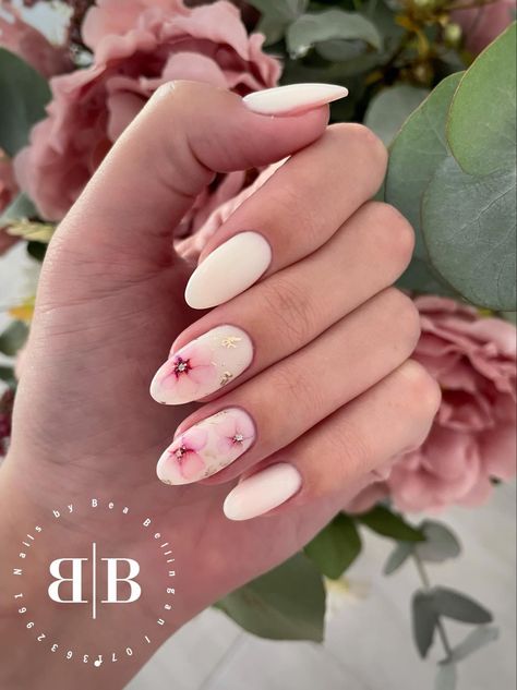 Nokti Badem, Milky White Flower Nails, Milky Nails With Flowers, Milky White Nails With Flowers, Milk White Nails Design, Disco Ball Nails, Milky White Nail, Milk Nails, Ball Nails