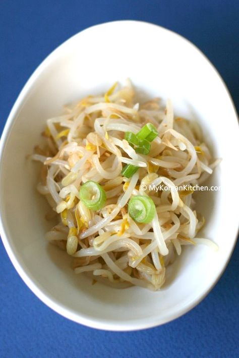 Korean Style Seasoned Mung Bean Sprouts Salad (Sukju Namul Muchim) Sukju Namul, Bean Sprouts Salad, My Korean Kitchen, Koreansk Mad, Bean Sprout Salad, Korean Kitchen, Bento Lunches, Korean Side Dishes, Korean Things