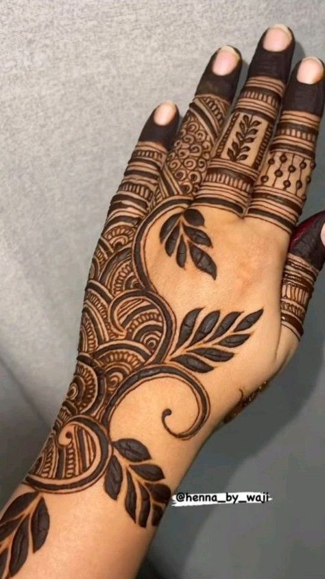 Beautiful Simple Mehndi Design, Short Mehndi Design, Simple Arabic Mehndi Designs, Mehndi Designs Bridal Hands, Mehndi Designs For Kids, Mehndi Design Pictures, Simple Mehndi Designs Fingers, Very Simple Mehndi Designs, Full Mehndi Designs