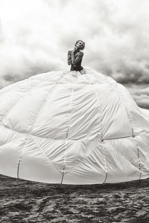 Parachute Dress, Robert Mapplethorpe, Winter Hats For Men, Female Poses, Fashion Shoot, Model Poses, Black And White Photography, Editorial Fashion, Photography Inspiration