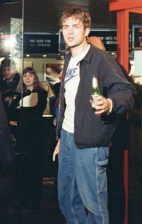 Damon Albarn 90s, 1990 Style, Blur Band, 90s Men, Joseph Gordon Levitt, Vintage Man, Damon Albarn, Mens Outfit Inspiration, Estilo Punk