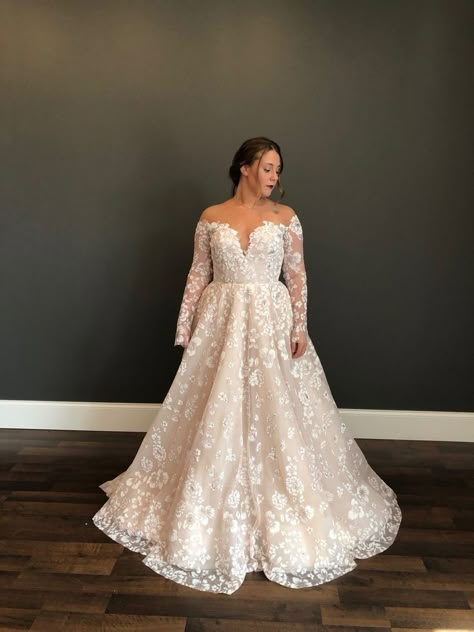 Wedding Dress Empire, Wedding Dress Winter, Plus Wedding Dresses, Bridesmaid Dresses Uk, Western Wedding Dresses, Hayley Paige, Wedding Dress Chiffon, Plus Size Vintage, A Wedding Dress