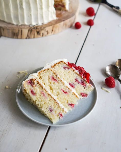 White Chocolate Rasberry Cake, Granulated Sugar Icing, Chocolate Raspberry Cake Recipe, Berry Cake Recipe, White Chocolate Raspberry Cake, Raspberry Cake Recipes, White Chocolate Mud Cake, Raspberry Torte, Chocolate And Vanilla Cake