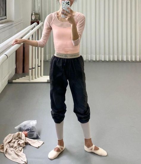 Ballerina Warm Up Outfit, Ballet Warmup Outfit, Ballet Style Fashion, Ballet Practice Outfit, Ballet Fits, Ballet Attire, Dance Class Outfit, Summer Intensive, Ballet Outfit