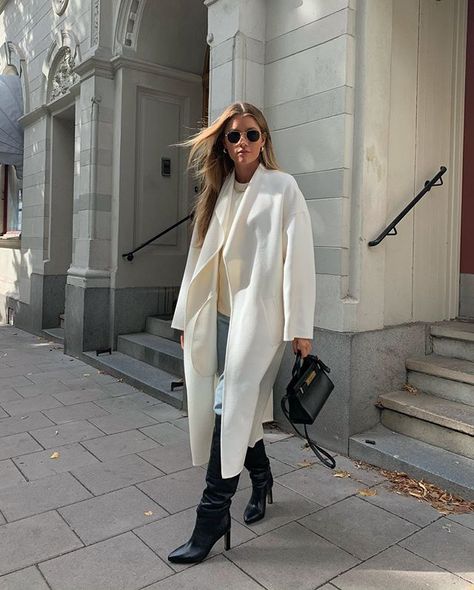 Lovisa Barkman (@lovisabarkman) • Instagram photos and videos Cream Outfits For Women, Los Angeles Street Style, Cream Outfits, Lawyer Outfit, Relaxed Outfit, Outfits For Women, Jeans Outfit, Street Style Inspiration, Fashion Over 40