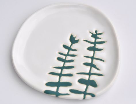 Hope Johnson, Keramik Design, Wax Resist, Pottery Glazes, Pottery Classes, Ceramics Projects, Pottery Plates, Ceramic Tableware, Eucalyptus Leaves