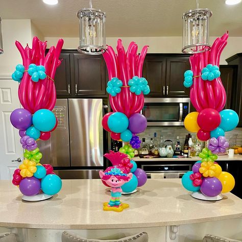 A💓Trolls 🌱 #trolls #trollsbirthdayparty #poppytrolls #diy #fyp #kidsparty #trolls_official #birthdayballoons #birthdaybaloons #orlando #orlandoballoons #loononna #qualatex #qualatexballoons Trolls Birthday Party Outfit, Trolls Theme Party, Trolls Second Birthday Party, Trolls 1st Birthday Party Girl, Troll Themed Birthday Party, Trolls First Birthday Party Girl, Trolls Decorations Ideas, Trolls 2nd Birthday Party Ideas, Trolls Balloon Arch