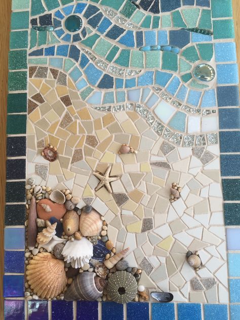 Mosaic River Scene, Seashell Mosaic Shell Art, Mosaic With Shells, Beach Mosaic Ideas, Sea Shell Mosaic, Mosaic Wall Art Murals, Seascape Mosaic, Mosaic Sea Life, Vitromosaico Ideas