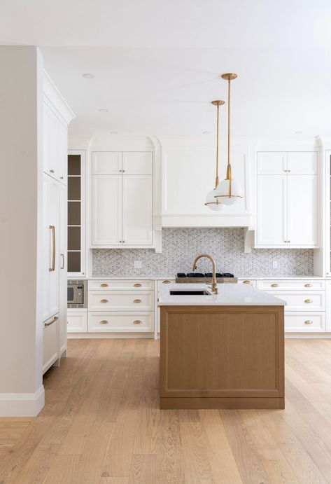 Simple White Range Hood, Over The Range Hood Ideas, Modern Kitchen Hood Design, Range Hood Styles, Classic Timeless Kitchen Design, Kitchen Island Cabinets Layout, Oak And White Kitchen, Gold Hardware Kitchen, Restoration Hardware Kitchen