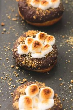 Smores Donut, Make Donuts At Home, Donuts From Biscuits, Donut Glaze Recipes, Donuts At Home, Fall Donuts, Easy Smores, Biscuits Homemade, Donut Decorating Ideas