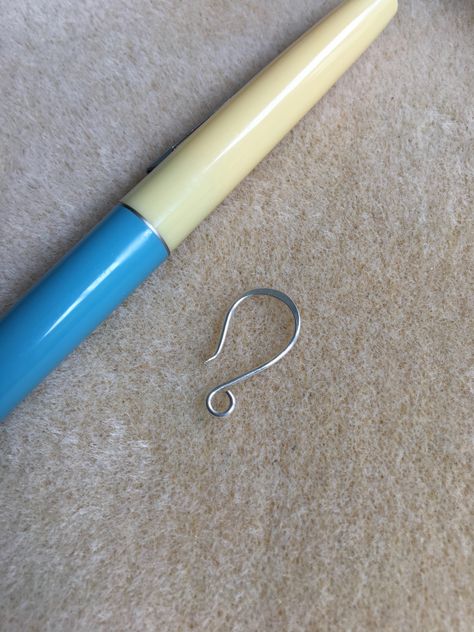 by Judy Ellis, Wirejewelry.com Wire Jewelry Tip for June 16th, 2017 Simplest Ear Wires by Denise Peck   If you can make a loop with a round-nose pliers, you can make your own ear wires. And if you can make an ear wire, you can make a hook clasp! Watch how simple it is. Working [...] Alt Crafts, Journal Jewelry, Wire Tutorials, Earring Wire, Ear Pins, Jewelry Tips, Earring Making, Hammered Sterling Silver, Ear Gauges