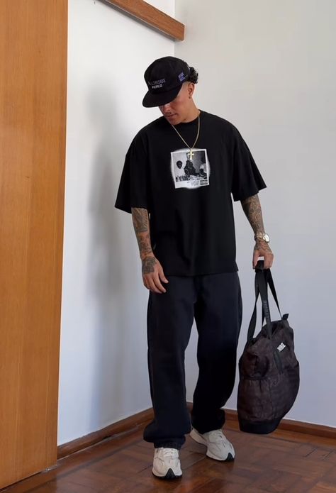 Black Shoes Outfit Men Streetwear, Black Fitted Top Outfit, Bar Outfit Night Men, Outfits With Slides, Fitted Top Outfit, Black Shoes Outfit, Oversized Tee Outfit, Mens Summer Outfits, Outfit Streetwear