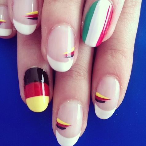 World cup nails 2014! Italy and Germany Octoberfest Nails Oktoberfest, Berlin Marathon Nails, German Flag Nails, Oktoberfest Nails, World Cup Nail Art, Nails For Italy, Germany Nails, German Nails, World Cup Nails